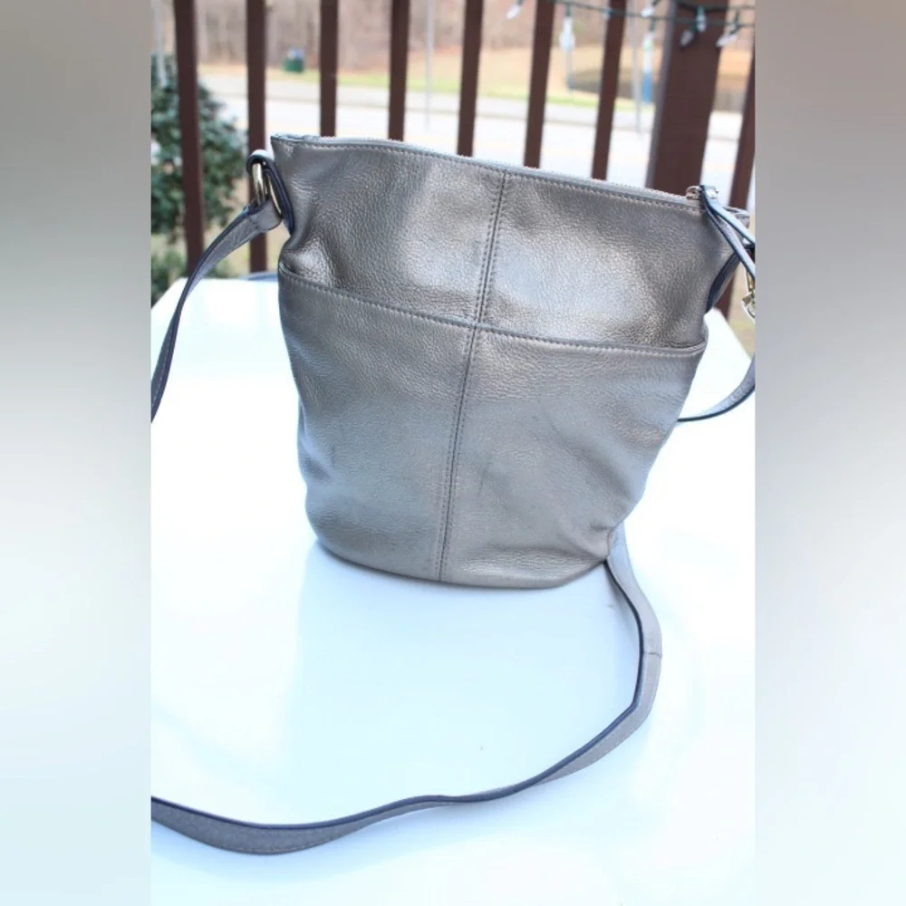 B. Makowsky bucket cross body bag